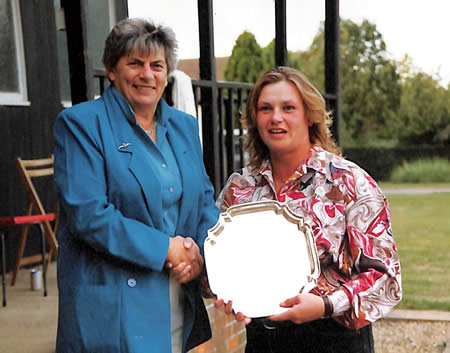 Norma Izard, WCA President presenting a trophy to Sue Metcalfe, 1994