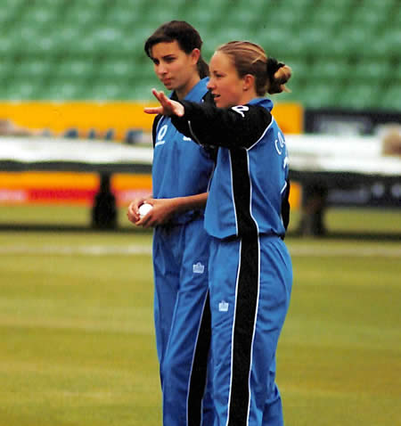 Clare Connor helps debutant Leanne Davis during the 5th ODI