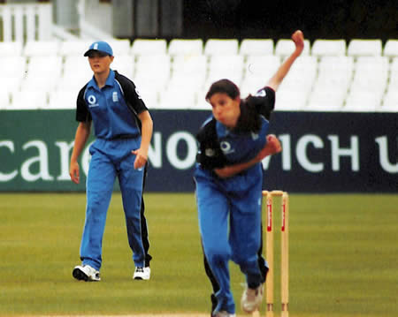 Debutant Leanne Davis bowling her first over during the 5th ODI